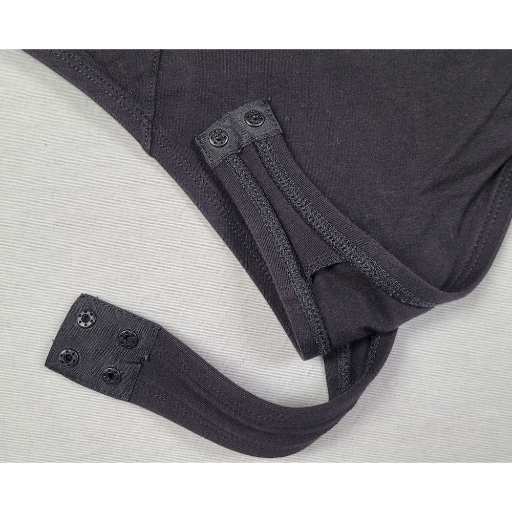GUESS Black Scoop Neck Sleeveless Bodysuit Iconic Distressed Logo Womens Size S - Picture 4 of 10